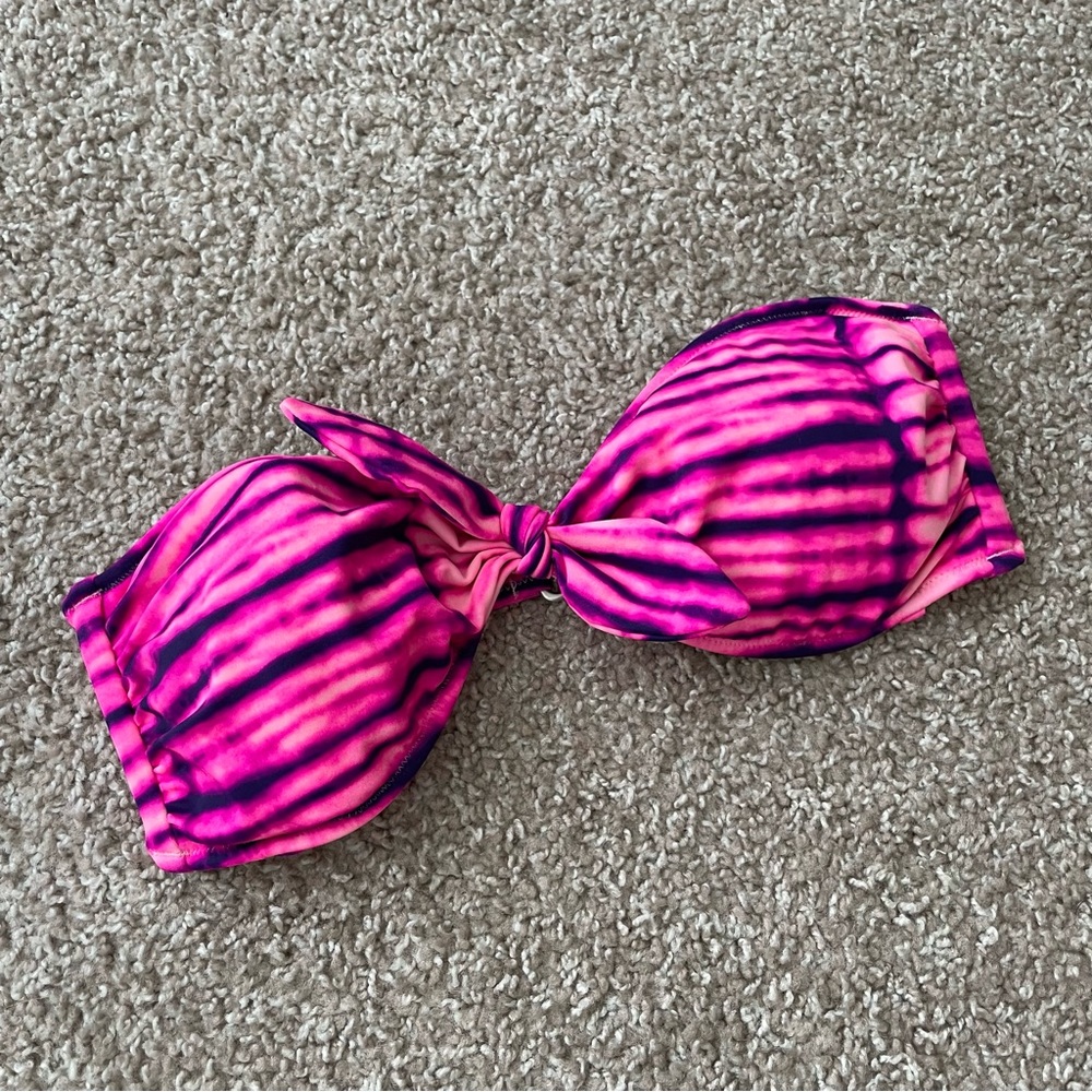 Victoria’s Secret bikini top